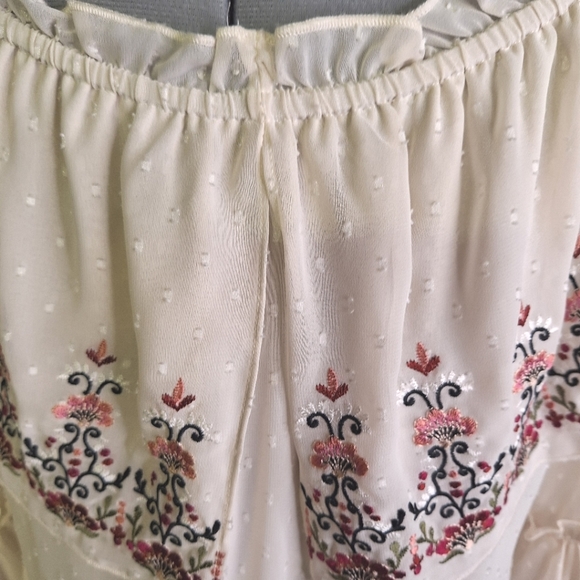 White House Black Market Off White Peasant Style Embroidered Blouse Size Med - Picture 5 of 11